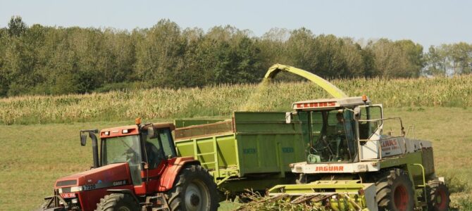 Claas Jaguar 690 SL – Case IH Magnum 7220 Pro